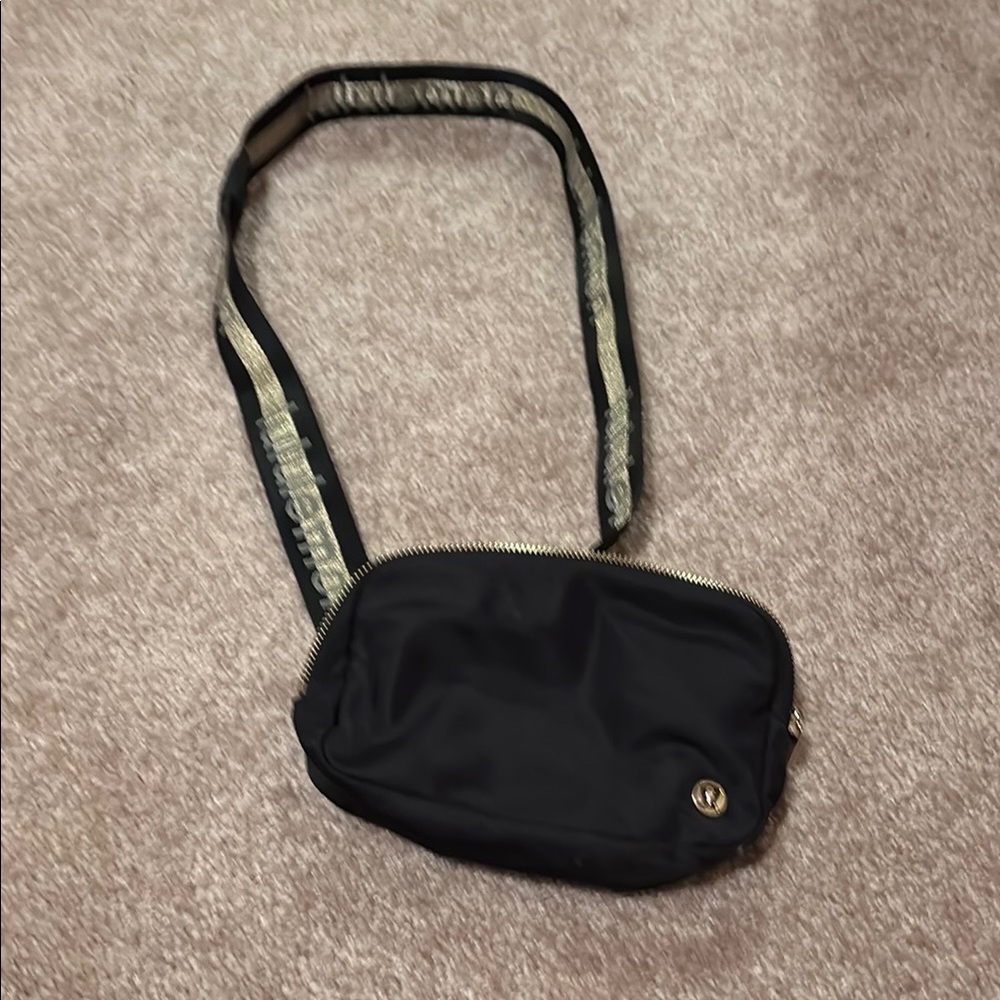 Lululemon EBB belt bag